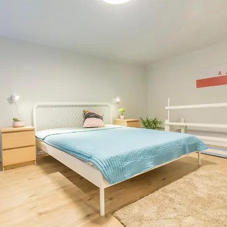 Vanilla Apartment *